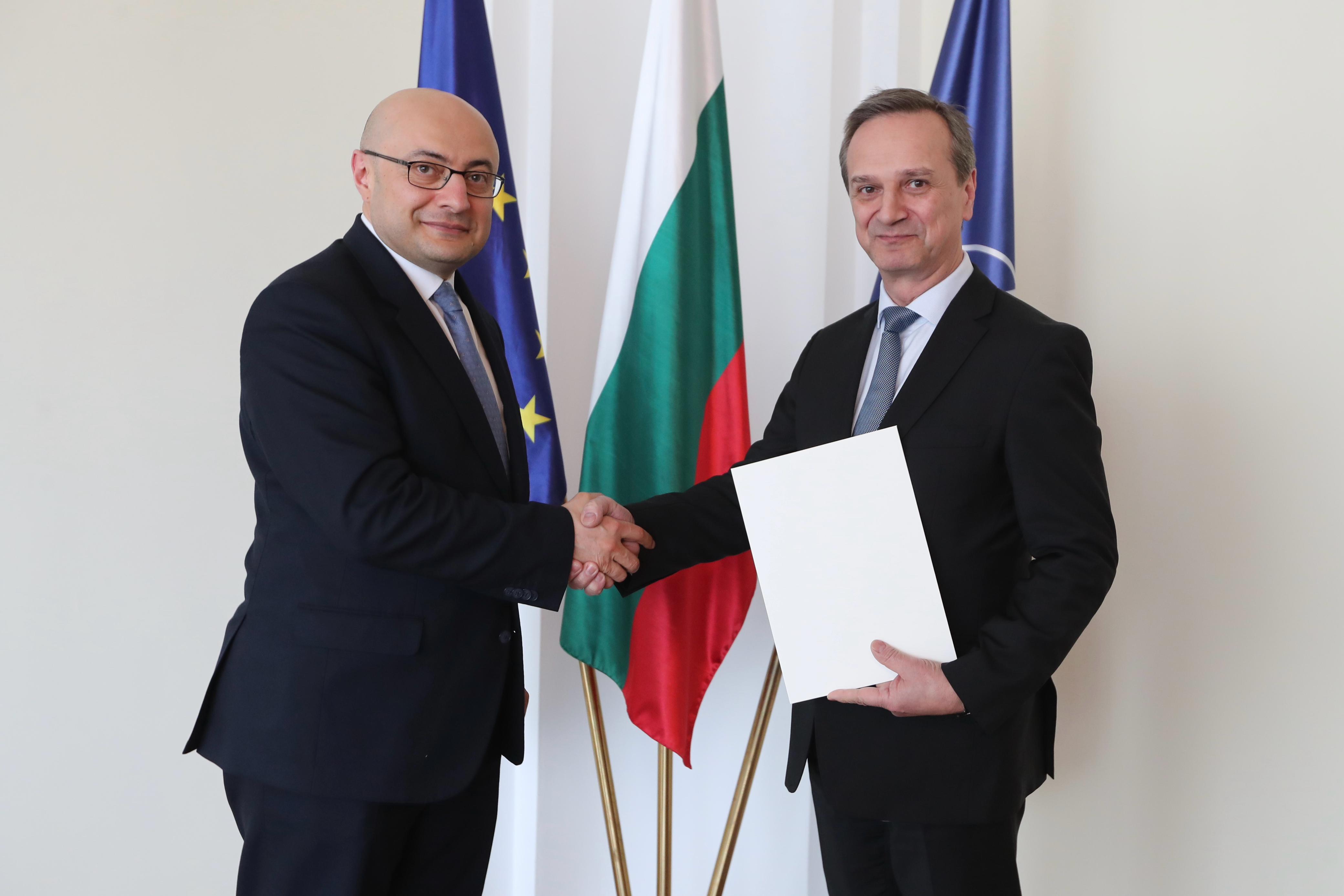 Ambassador of the Republic of Azerbaijan to the Republic of Bulgaria presented copies of his credentials to the Deputy Minister of Foreign Affairs of the Republic of Bulgaria Xeber basligi